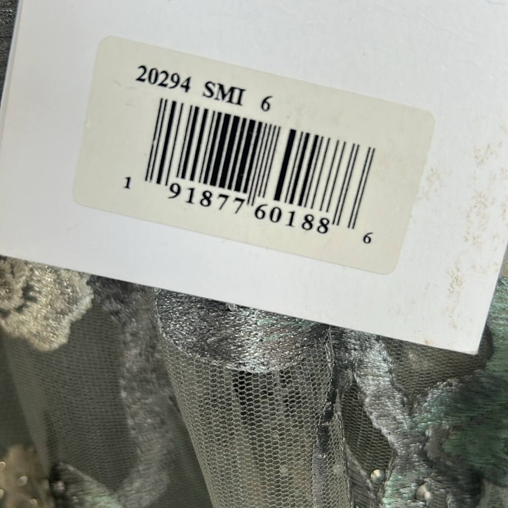 Mac Duggal 20498 NWT Green Floral Embroidered Short Sleeve Gown - Picture 5 of 5
